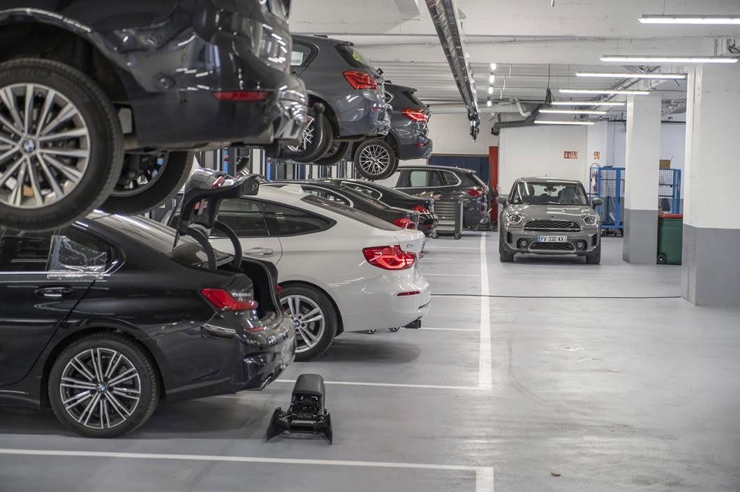 Véhicules sur pont élévateur dans l'atelier HORIZON AUTOMOBILES à Wittenheim